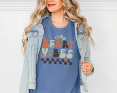 Comfort Colors® Merry Vibes Christmas Shirt, Retro Holiday Tee, Cute Christmas Shirt Women, Vintage Holiday Party Outfit, Festive Gift - Image 5